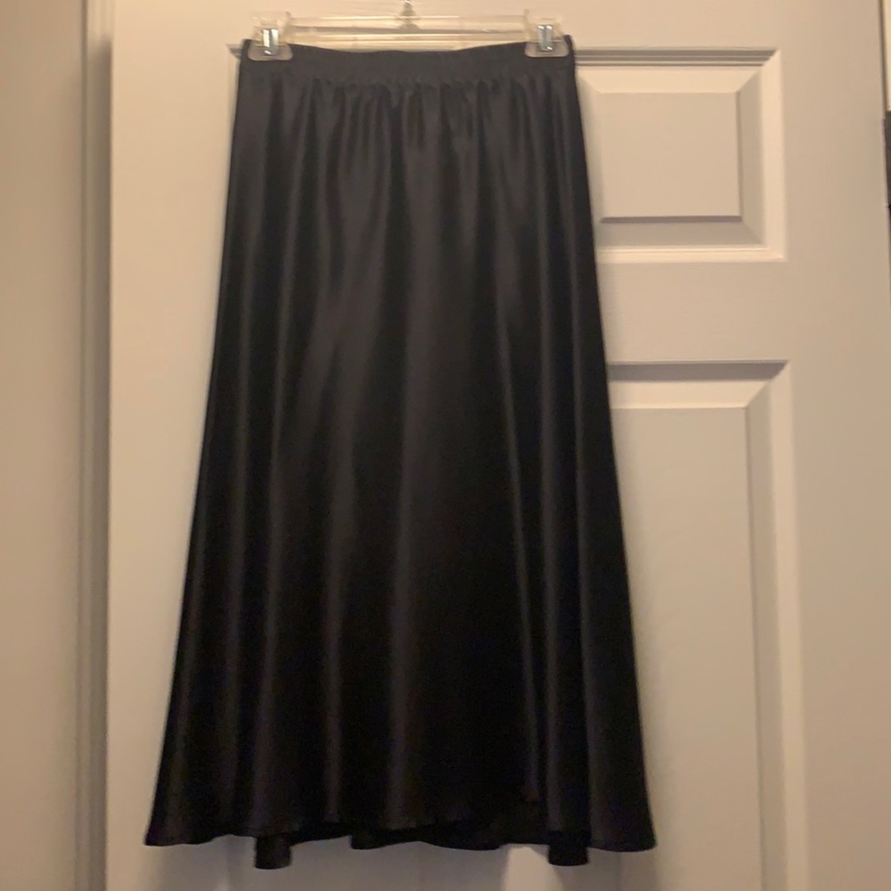 Tucker 100% Silk flowy black skirt